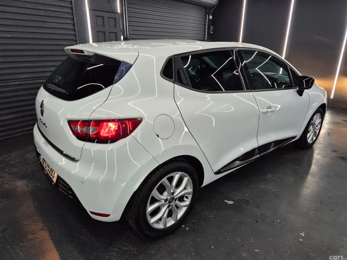 Renault Clio Hatchback, Petrol, 2018, White