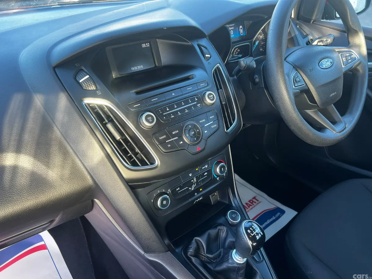 Ford Focus Hatchback, Diesel, 2015, Red