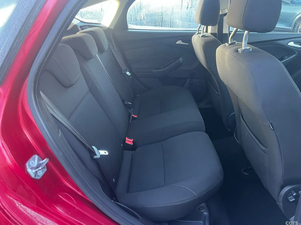 Ford Focus Hatchback, Diesel, 2015, Red