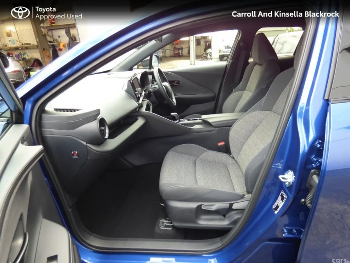 Toyota C-HR SUV, Petrol Hybrid, 2026, Blue