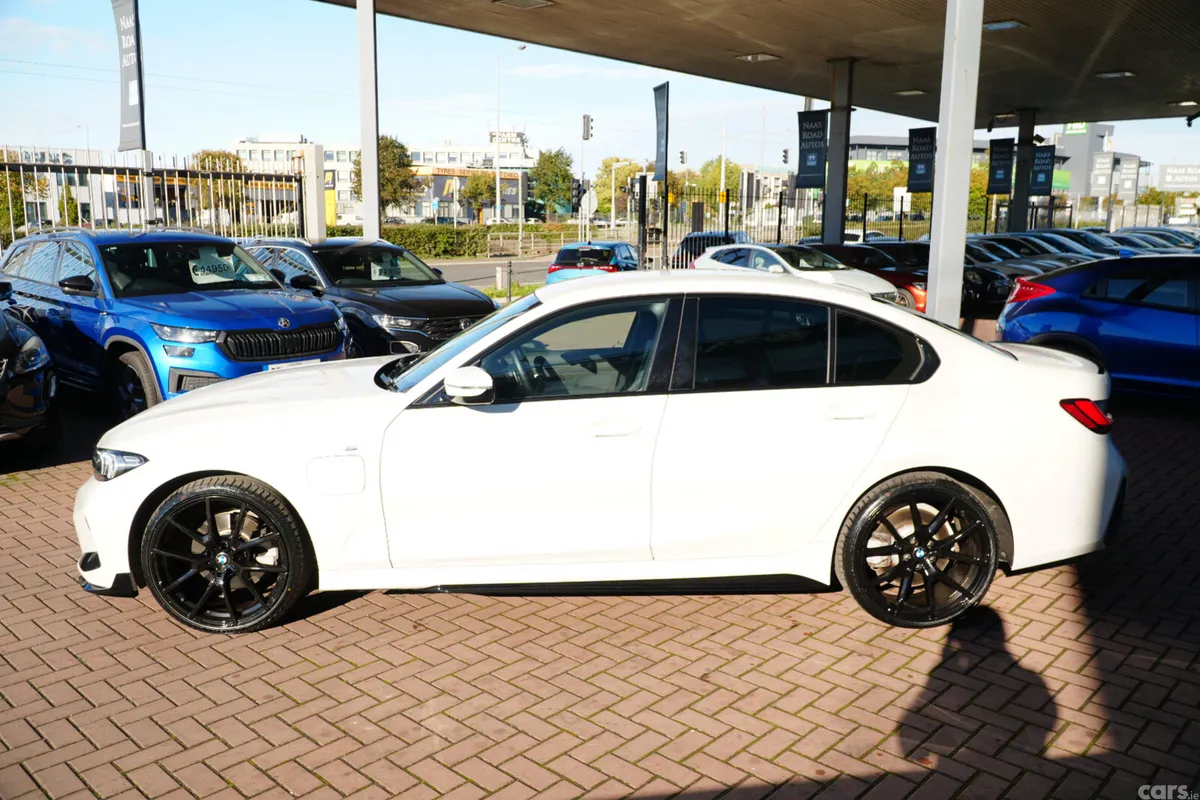 BMW 3-Series Saloon, Petrol Hybrid, 2025, White