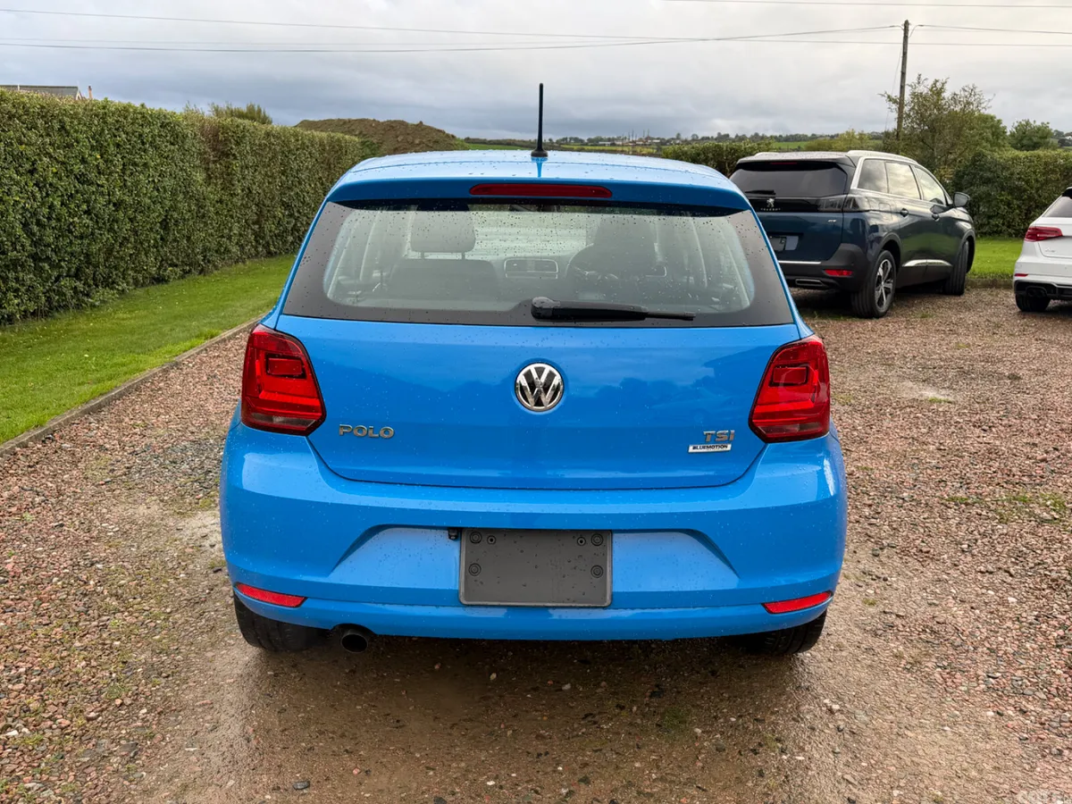 Volkswagen Polo Hatchback, Petrol, 2015, Blue