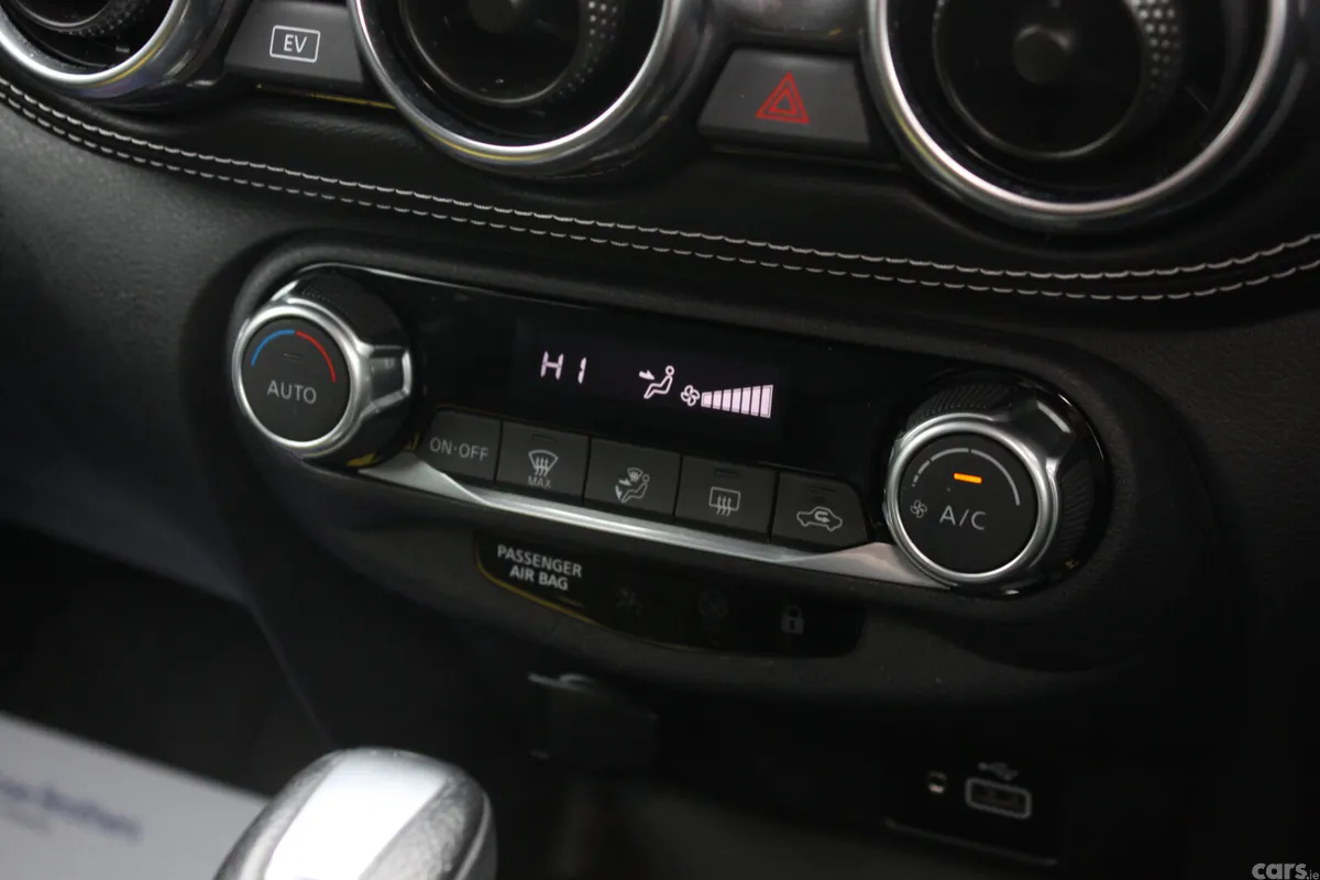 Nissan Juke SUV, Petrol Hybrid, 2023, Grey