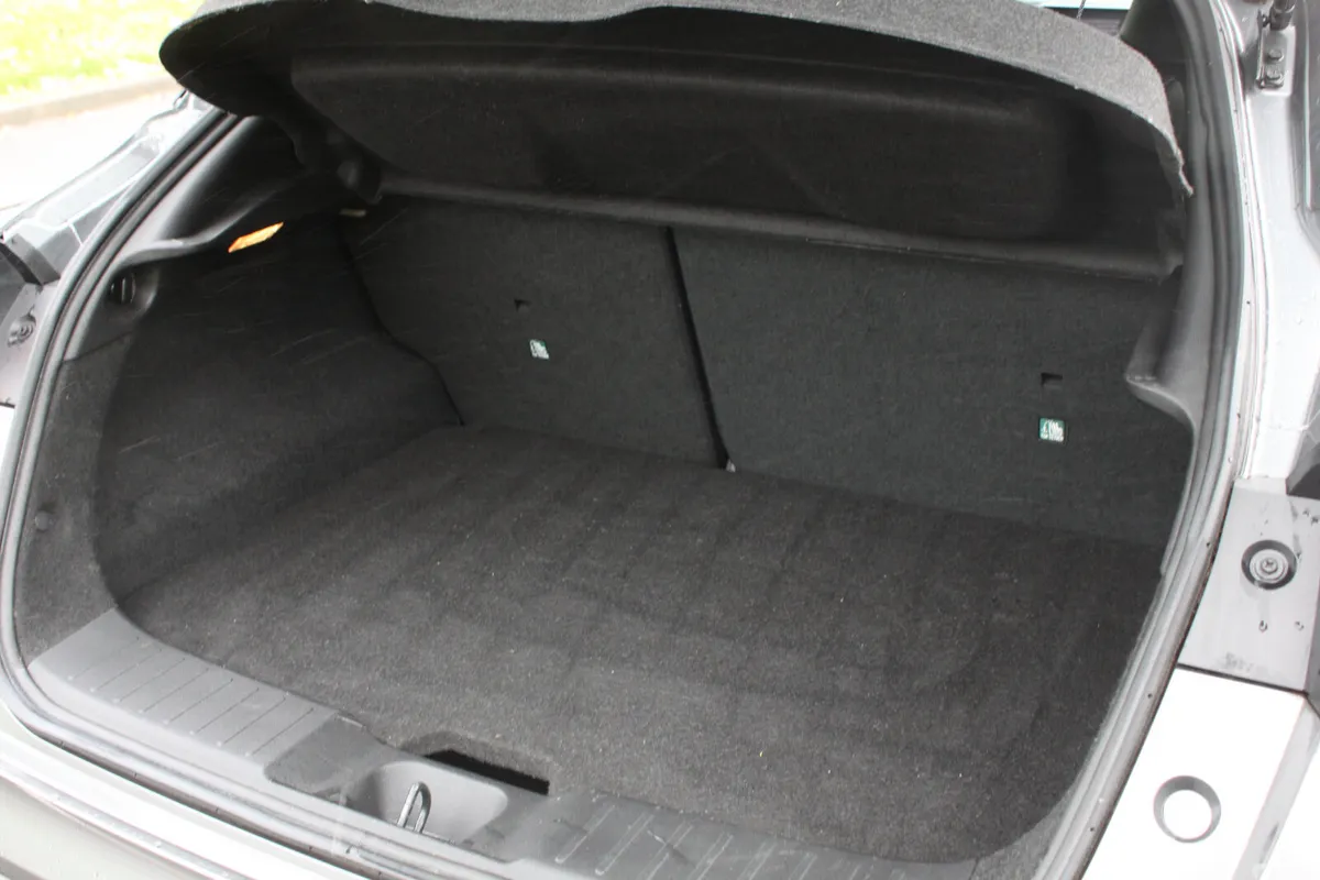 Nissan Juke SUV, Petrol Hybrid, 2023, Grey