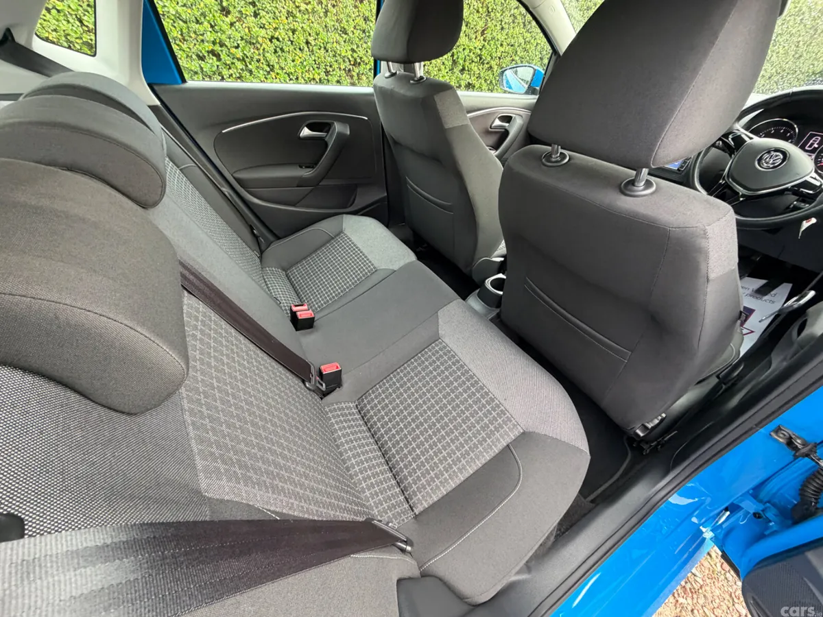 Volkswagen Polo Hatchback, Petrol, 2015, Blue