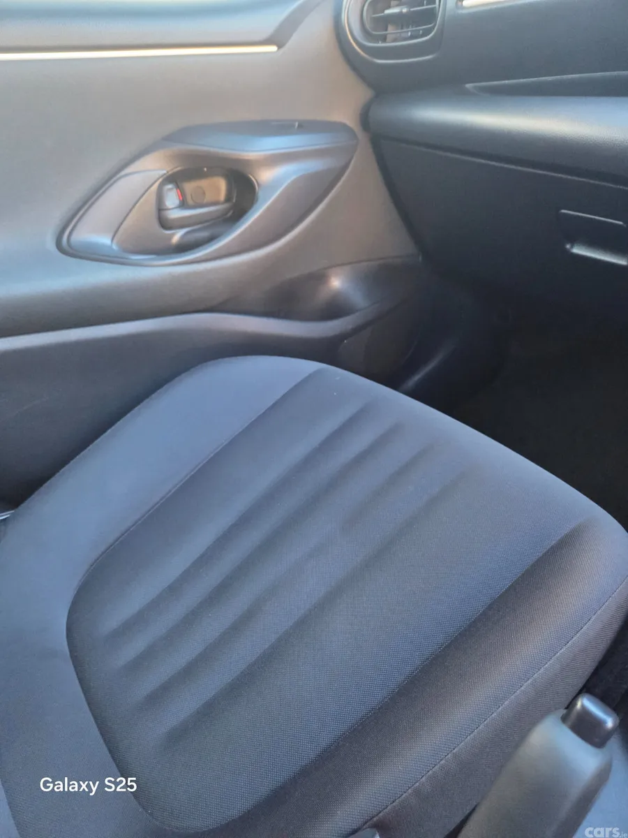 Toyota Yaris Hatchback, Petrol Hybrid, 2021, Blue