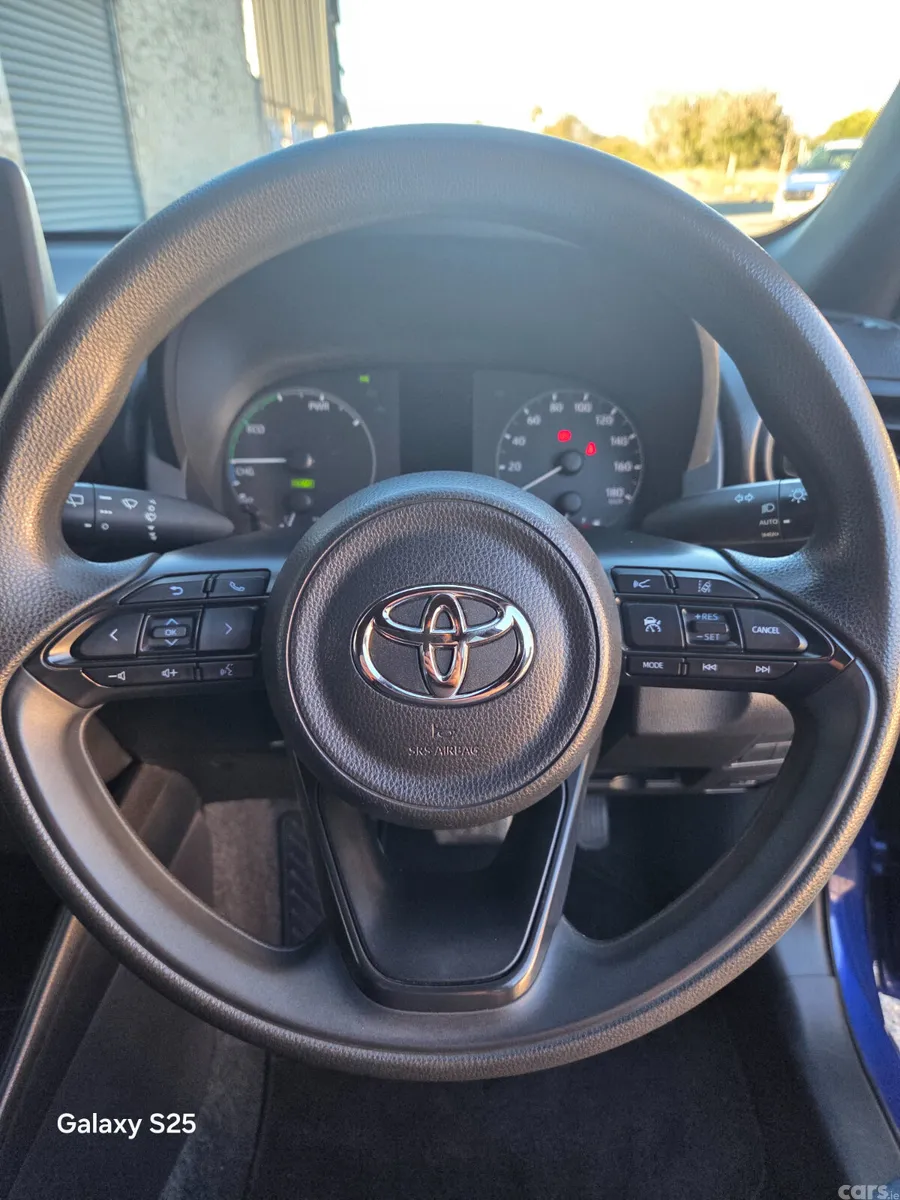 Toyota Yaris Hatchback, Petrol Hybrid, 2021, Blue