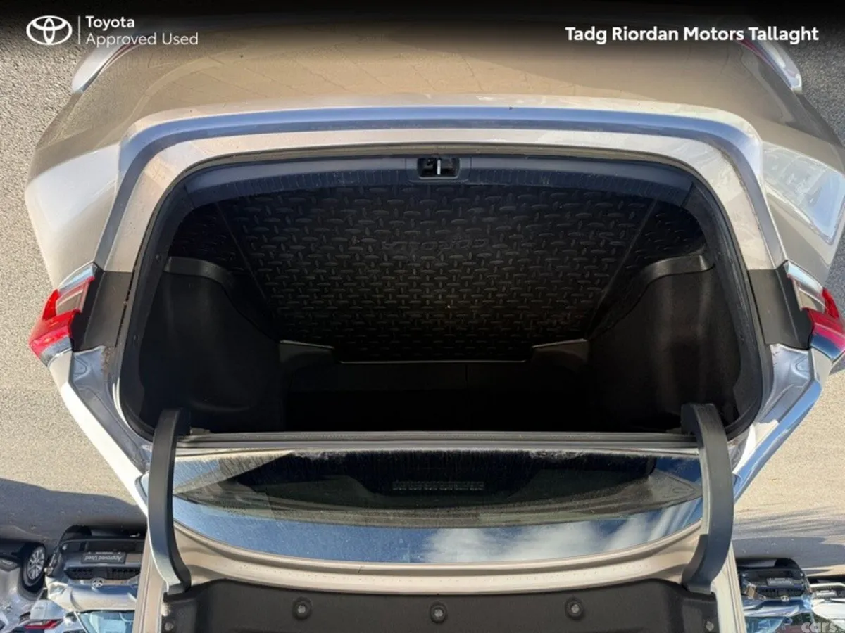 Toyota Corolla Saloon, Petrol Hybrid, 2021, Grey
