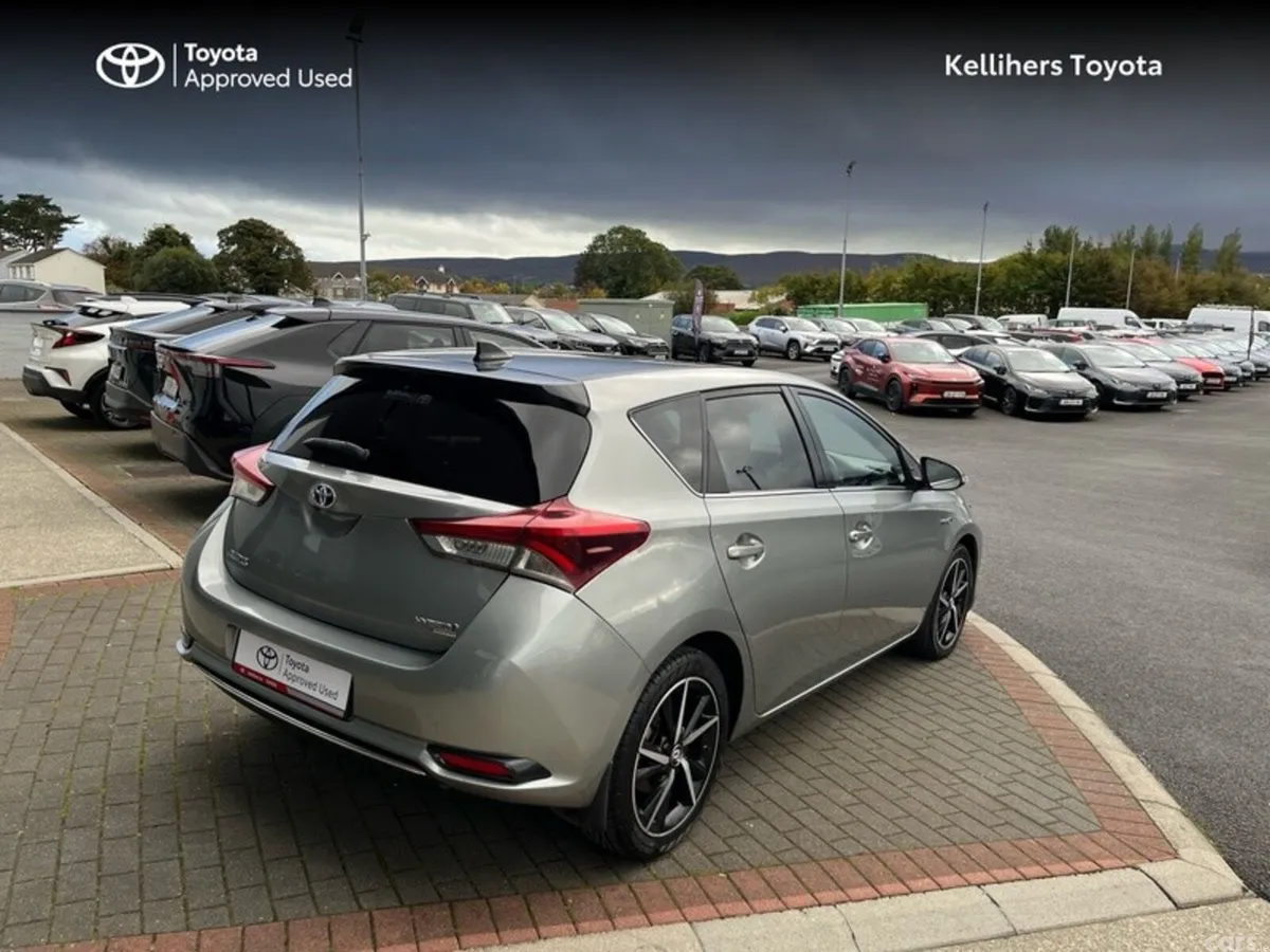 Toyota Auris MPV, Petrol Hybrid, 2018, Grey