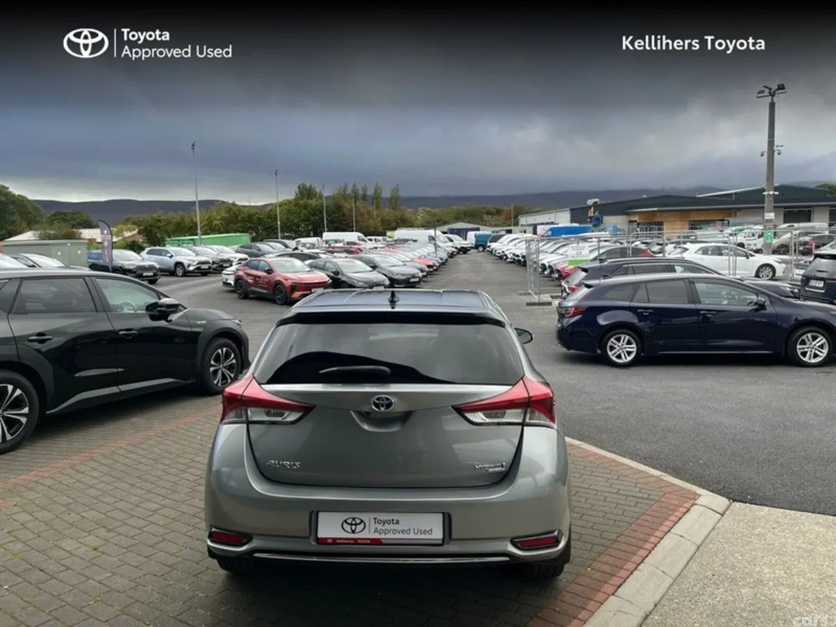 Toyota Auris MPV, Petrol Hybrid, 2018, Grey