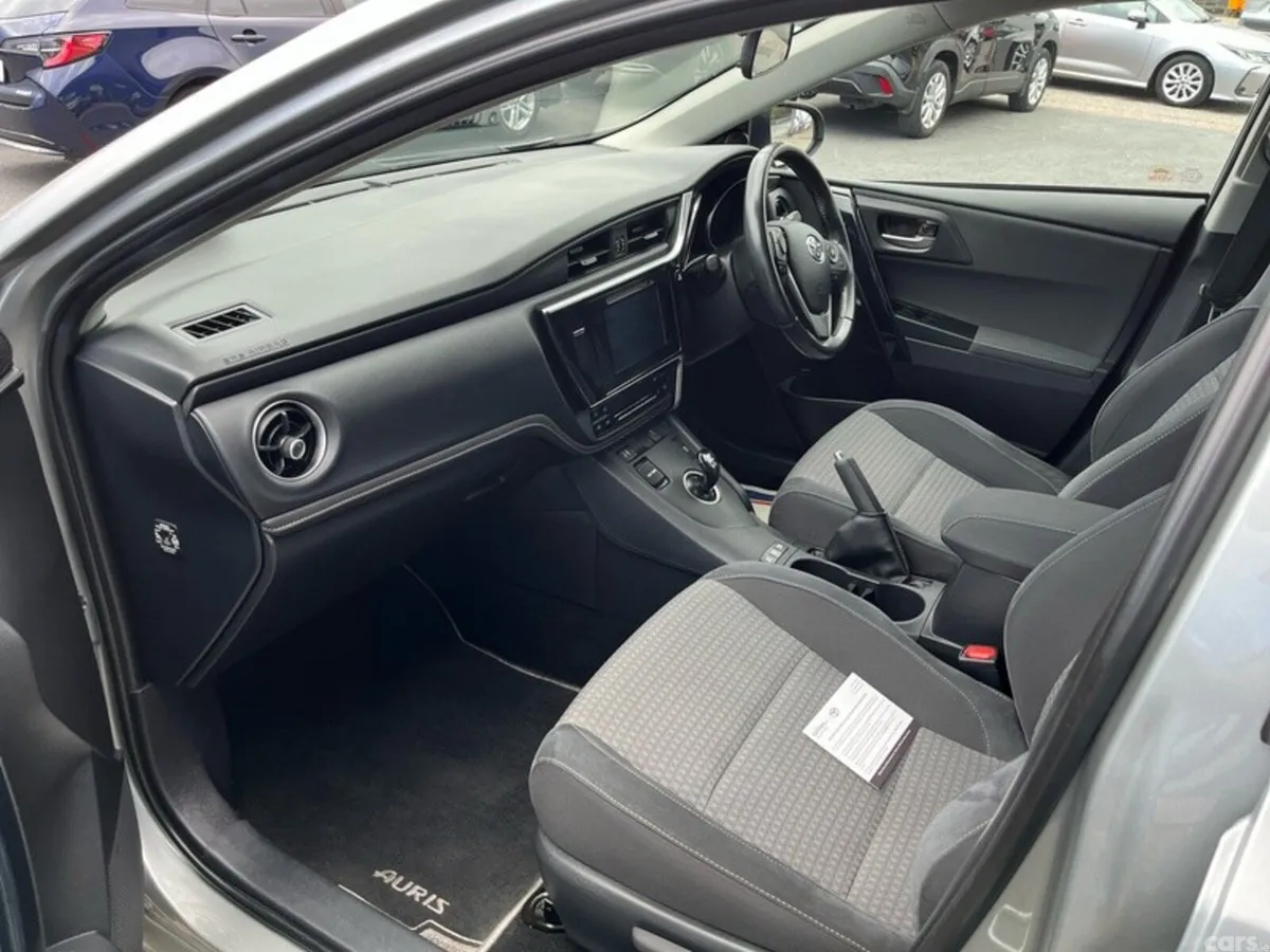 Toyota Auris MPV, Petrol Hybrid, 2018, Grey