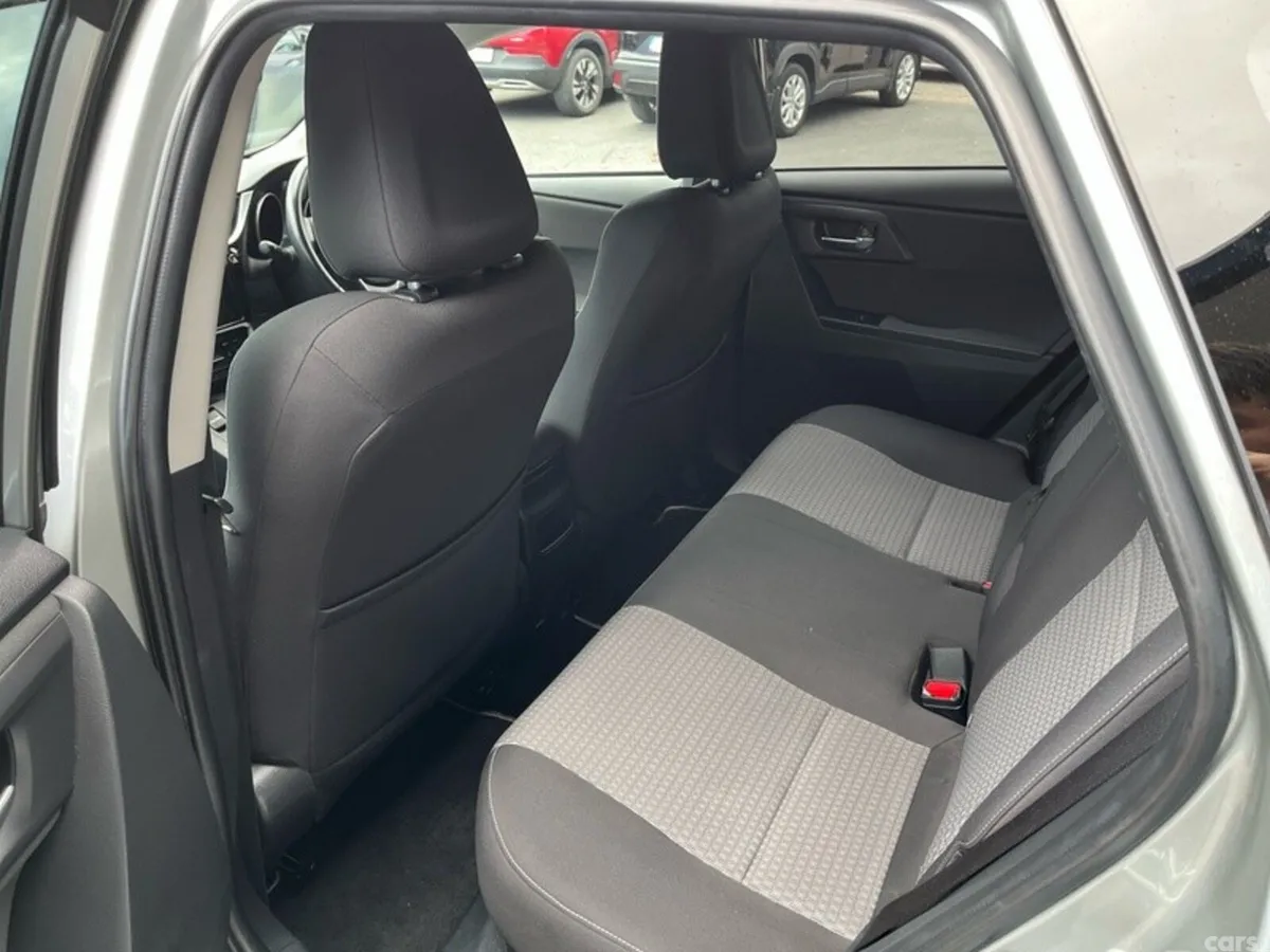 Toyota Auris MPV, Petrol Hybrid, 2018, Grey