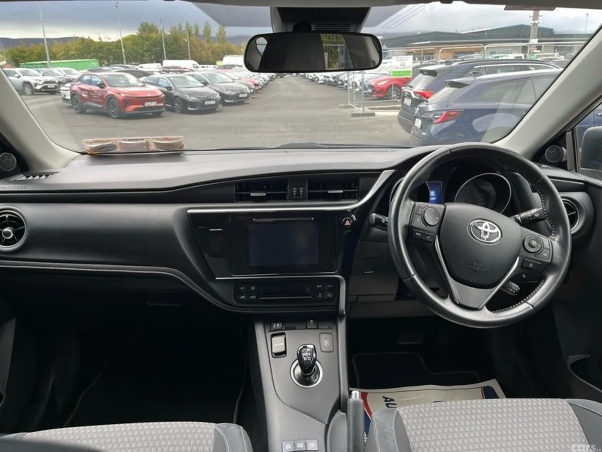 Toyota Auris MPV, Petrol Hybrid, 2018, Grey