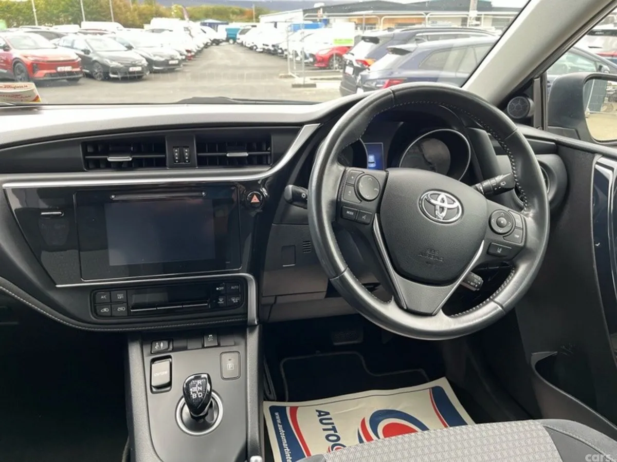 Toyota Auris MPV, Petrol Hybrid, 2018, Grey