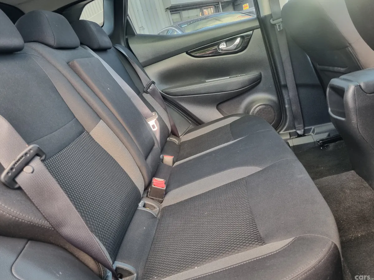 Nissan Qashqai MPV, Diesel, 2019, Black