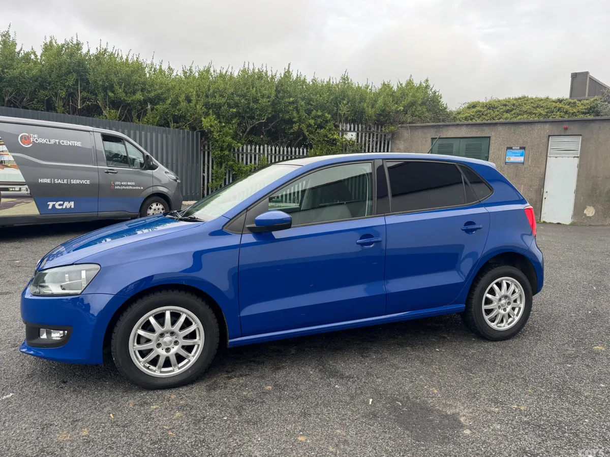 Volkswagen Polo Hatchback, Petrol, 2013, Blue