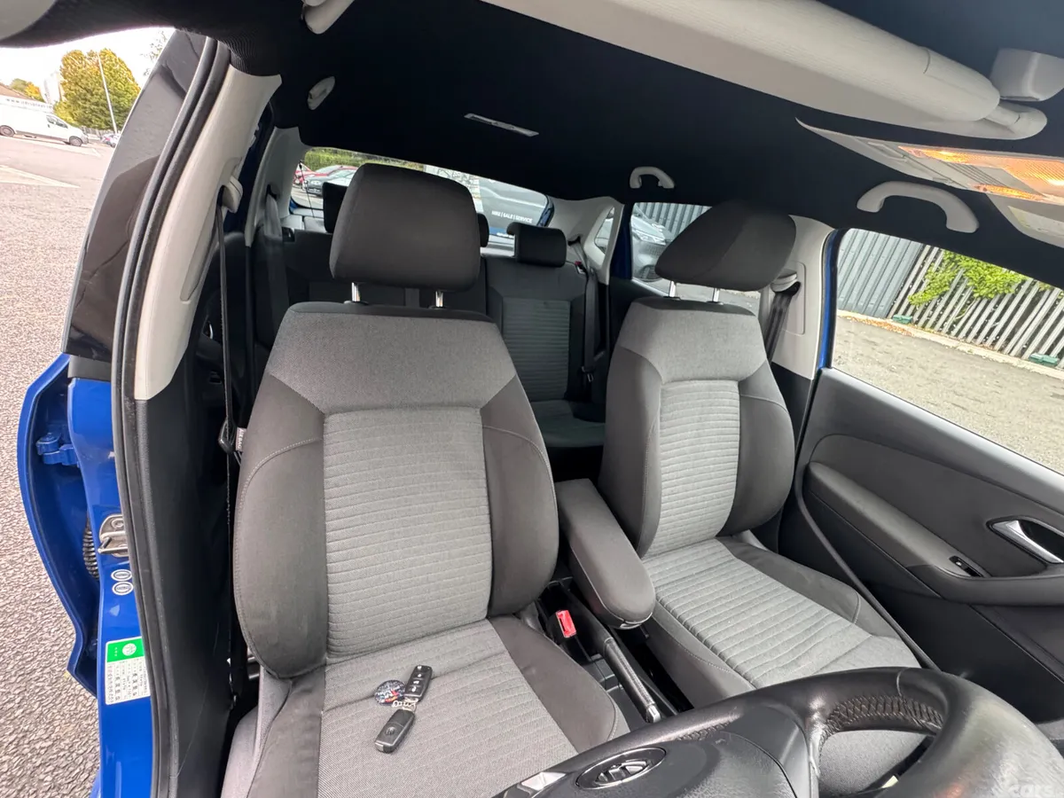 Volkswagen Polo Hatchback, Petrol, 2013, Blue