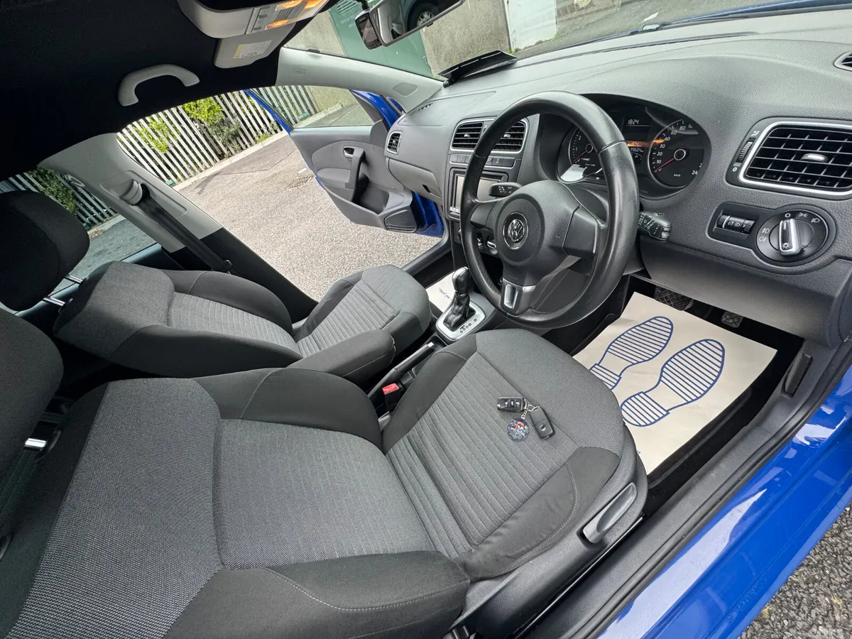 Volkswagen Polo Hatchback, Petrol, 2013, Blue