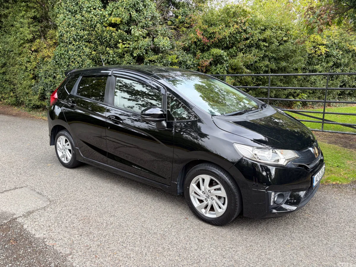 Honda Fit Hatchback, Petrol, 2014, White
