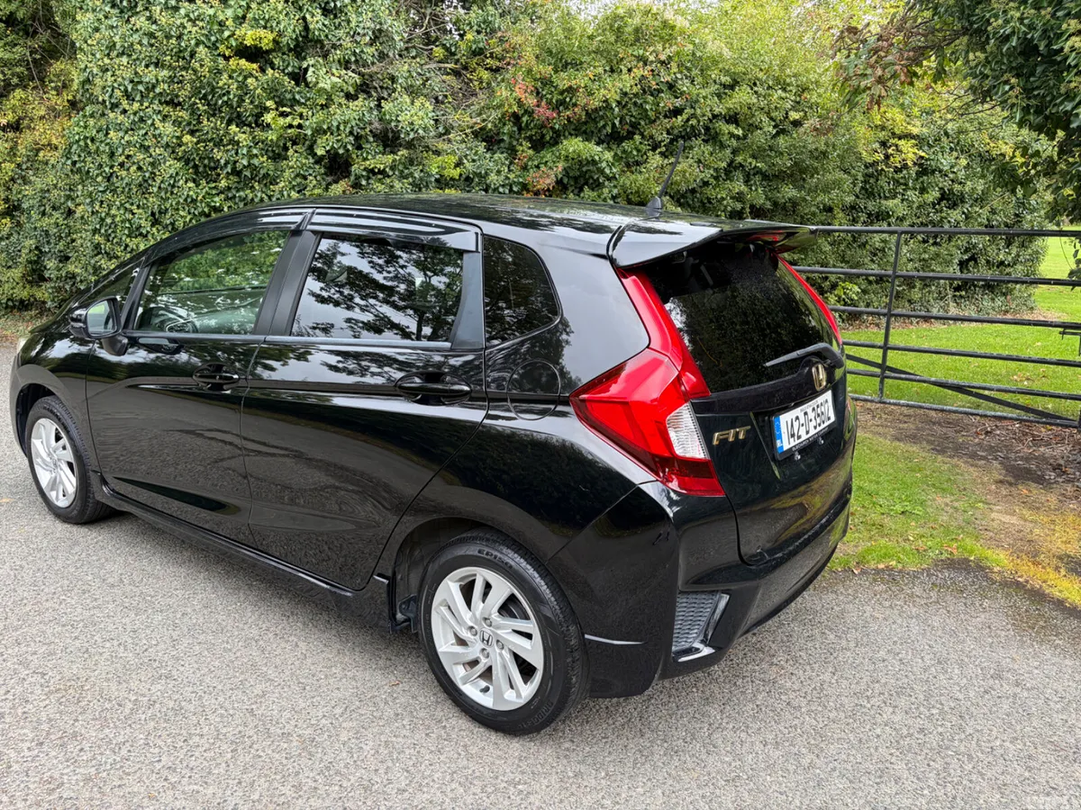 Honda Fit Hatchback, Petrol, 2014, White