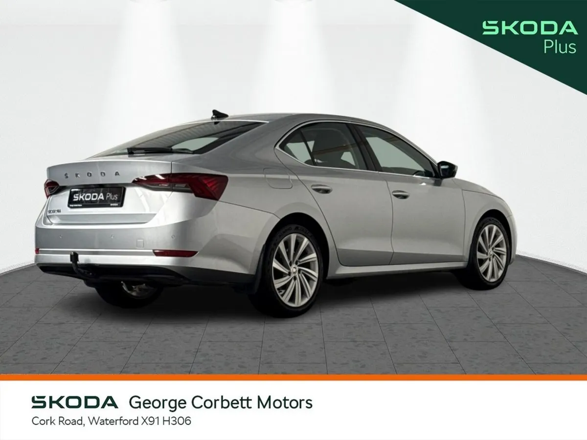 Skoda Octavia Saloon, Petrol, 2022, Silver