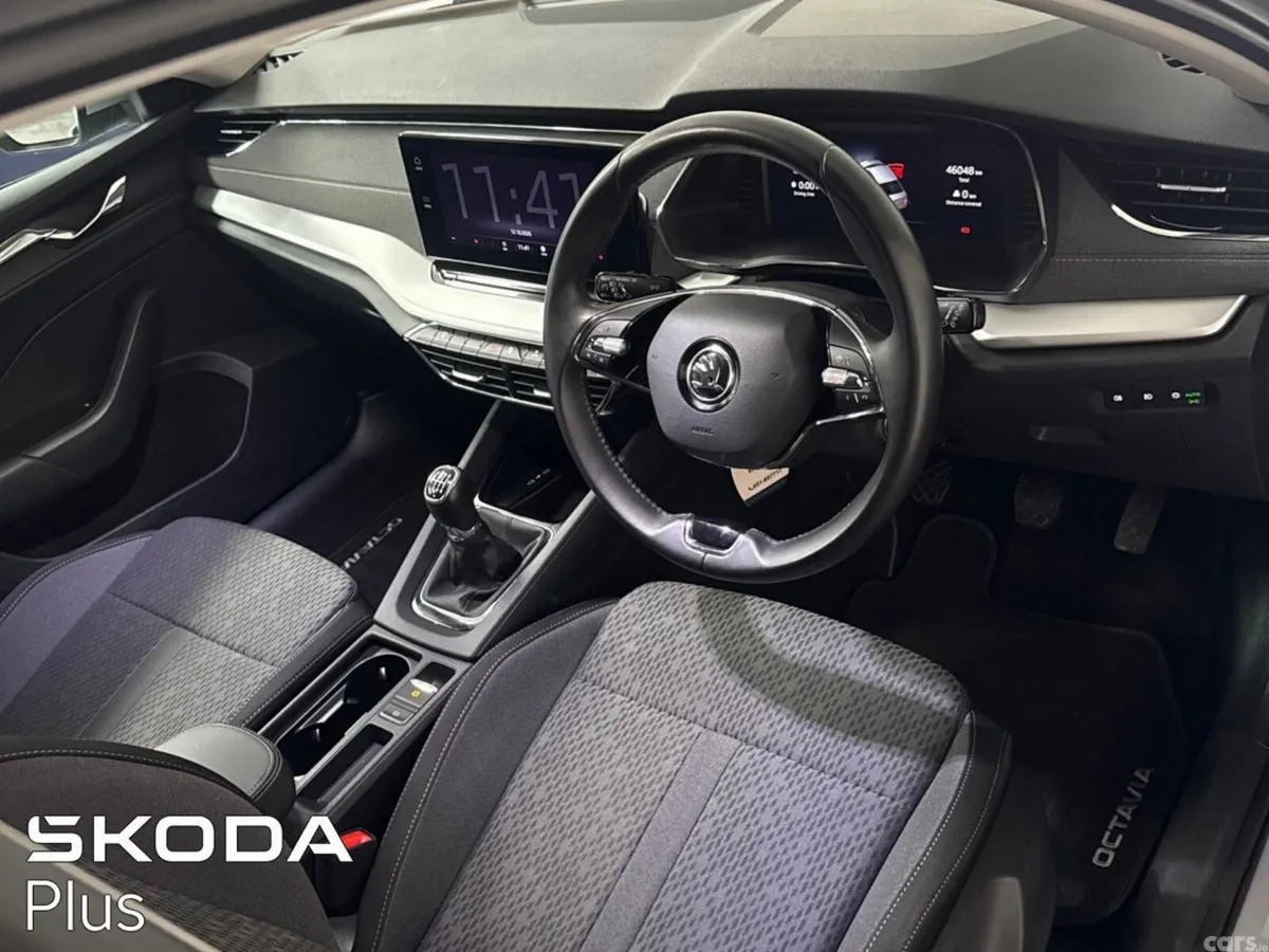 Skoda Octavia Saloon, Petrol, 2022, Silver
