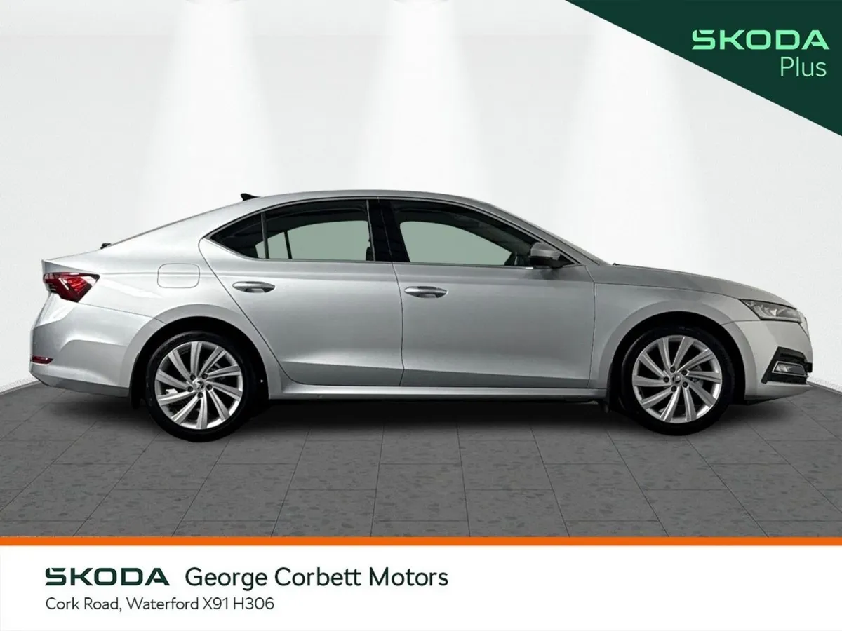 Skoda Octavia Saloon, Petrol, 2022, Silver