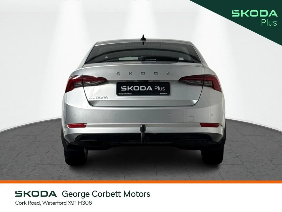 Skoda Octavia Saloon, Petrol, 2022, Silver