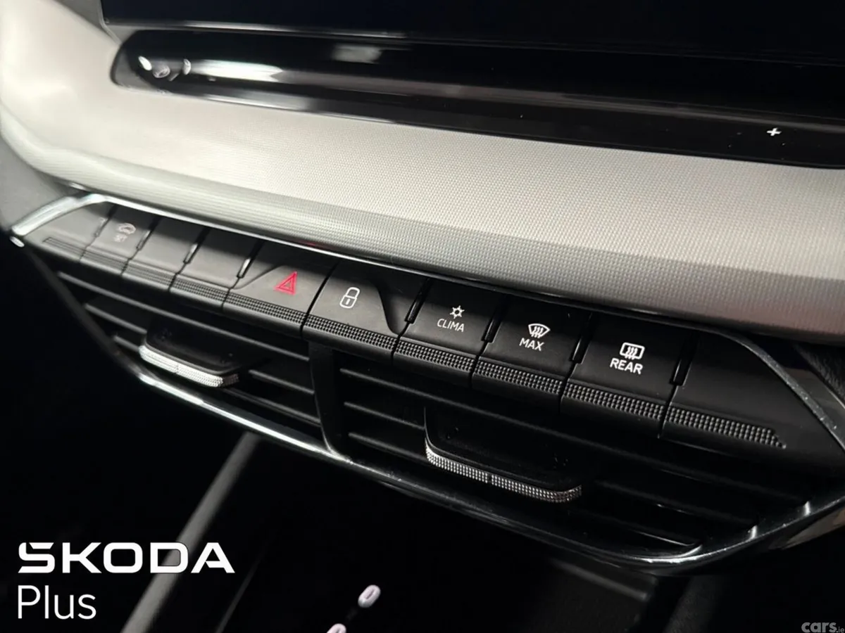 Skoda Octavia Saloon, Petrol, 2022, Silver