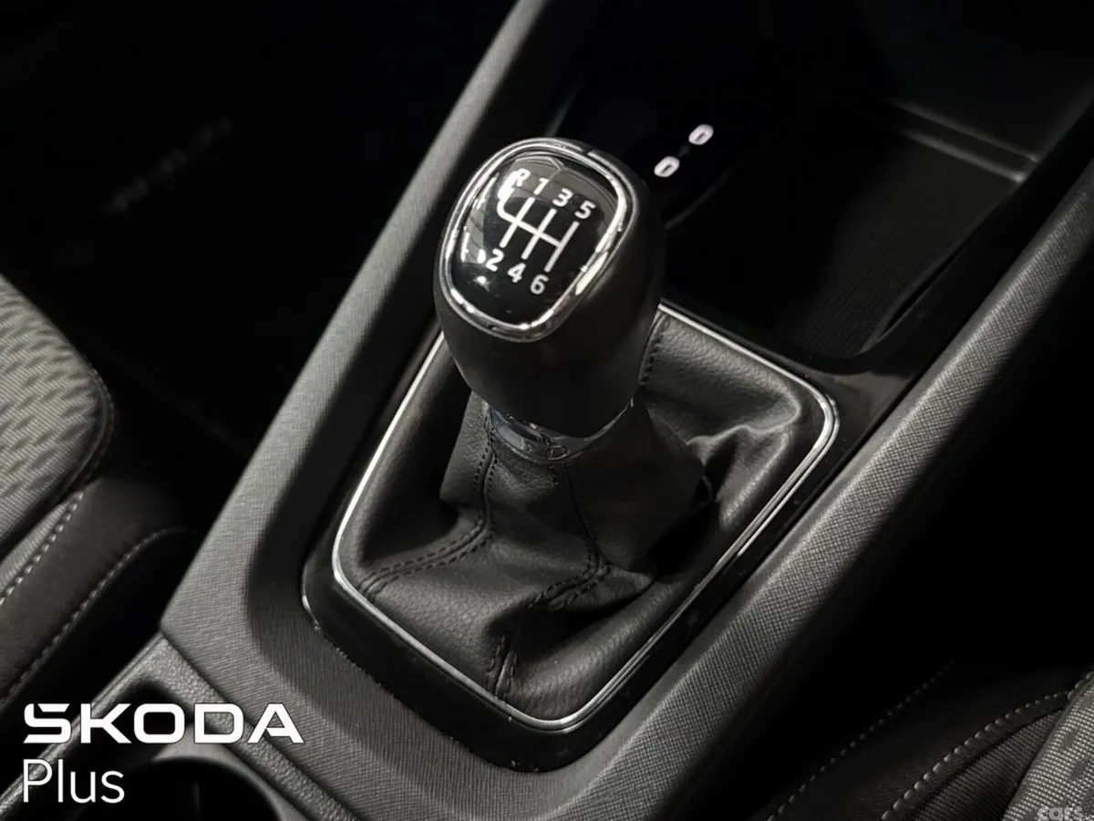 Skoda Octavia Saloon, Petrol, 2022, Silver