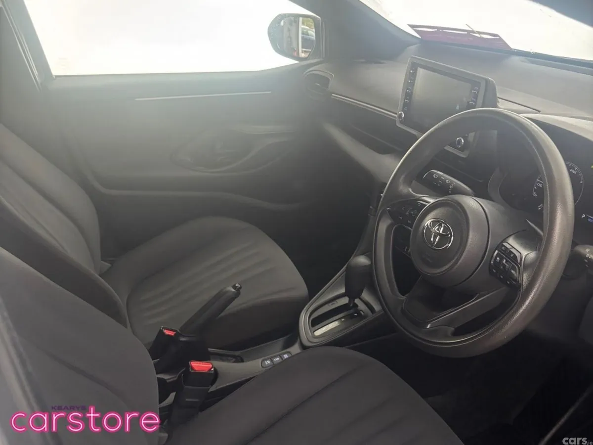 Toyota Yaris Hatchback, Petrol Hybrid, 2022, Silver