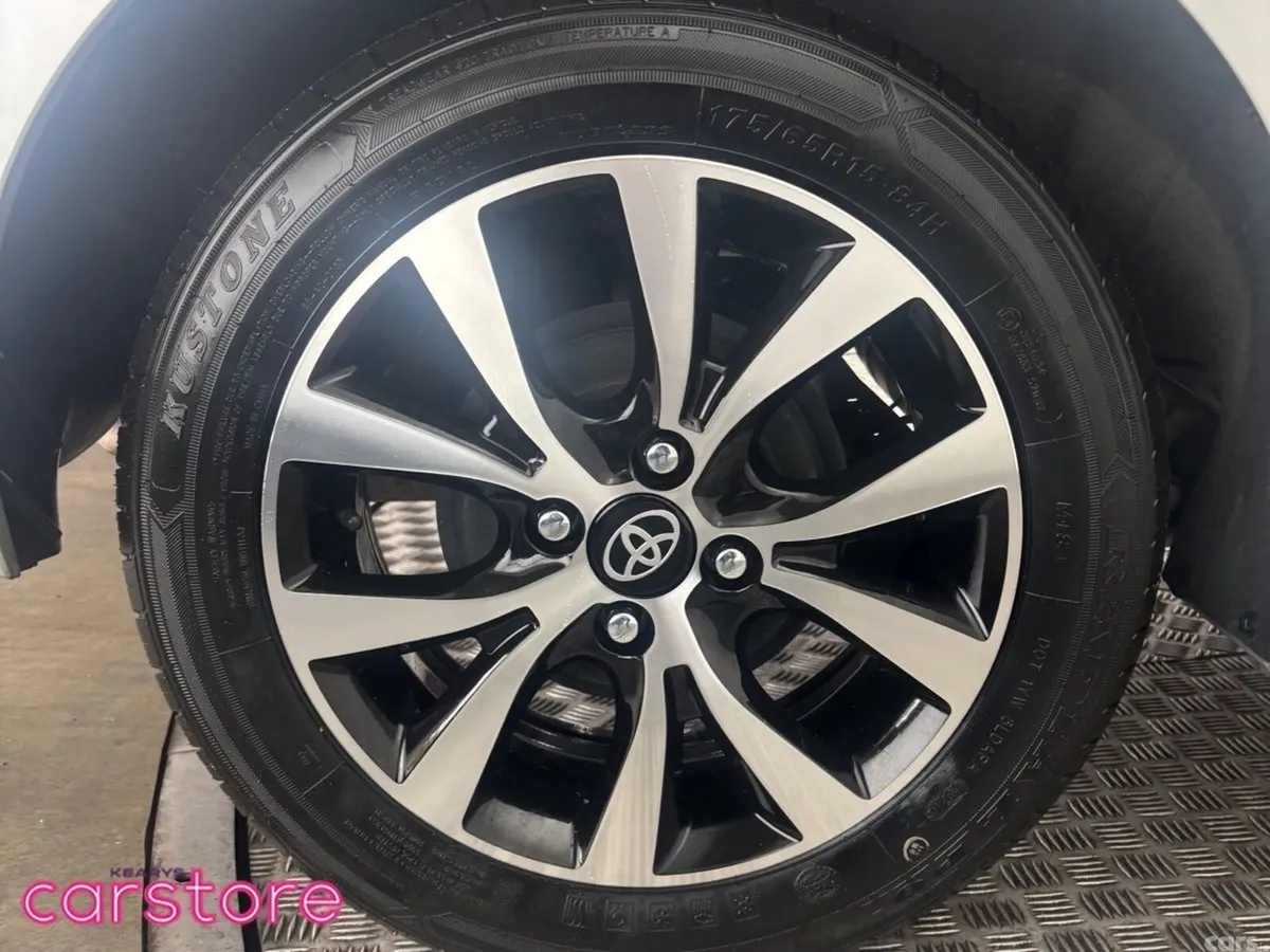 Toyota Yaris Hatchback, Petrol Hybrid, 2022, Silver