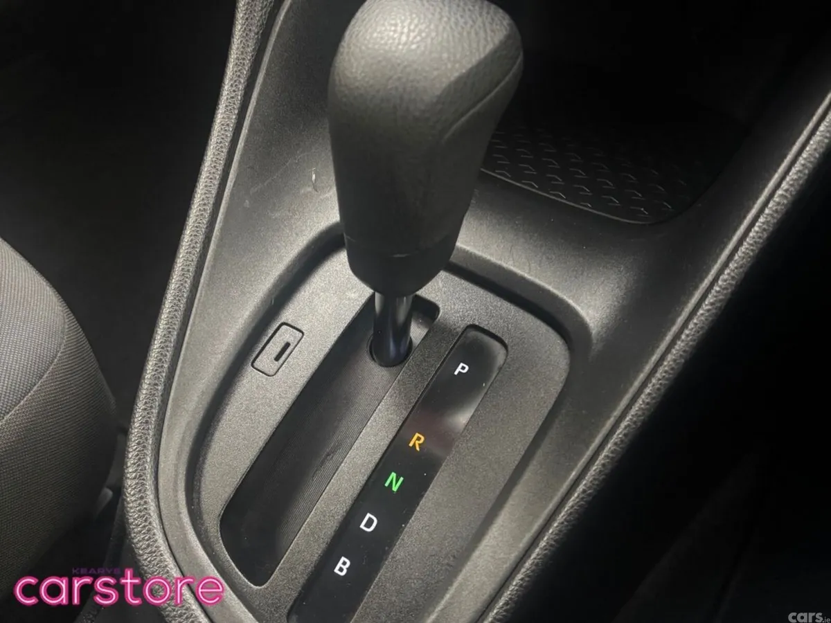 Toyota Yaris Hatchback, Petrol Hybrid, 2022, Silver