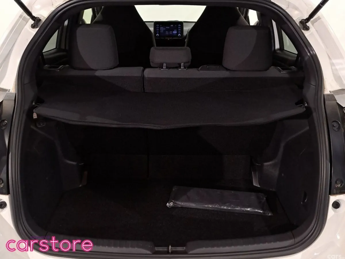 Toyota Yaris Hatchback, Petrol Hybrid, 2023, White