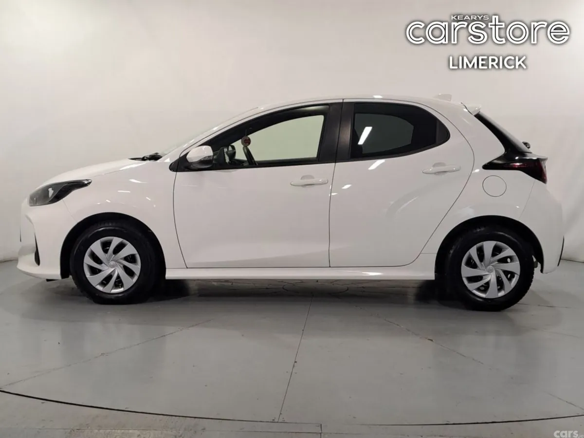 Toyota Yaris Hatchback, Petrol Hybrid, 2023, White