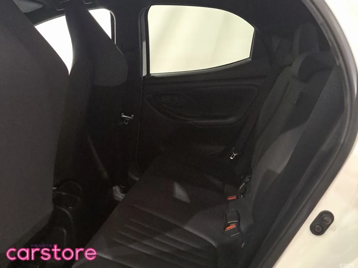 Toyota Yaris Hatchback, Petrol Hybrid, 2023, White