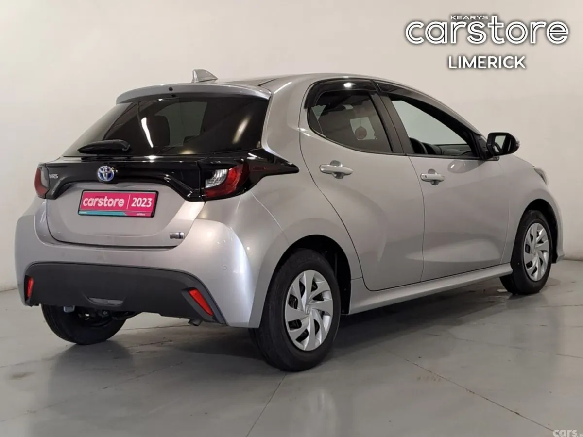 Toyota Yaris Hatchback, Petrol Hybrid, 2023, Silver