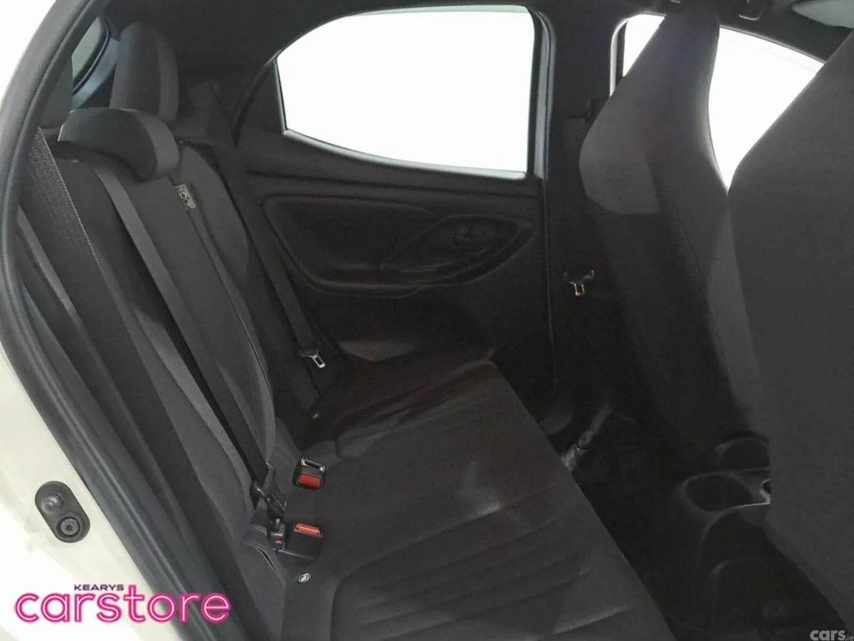 Toyota Yaris Hatchback, Petrol Hybrid, 2021, White