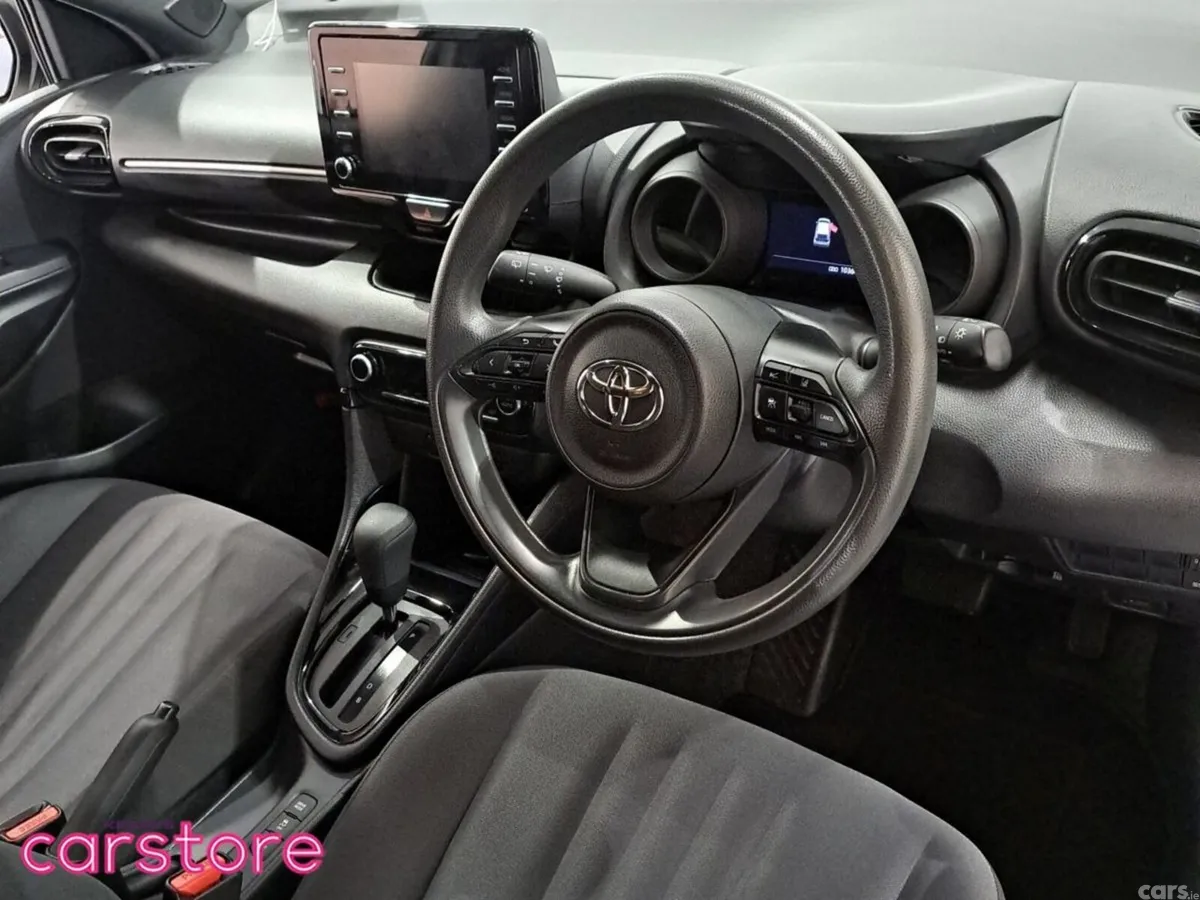 Toyota Yaris Hatchback, Petrol Hybrid, 2021, White