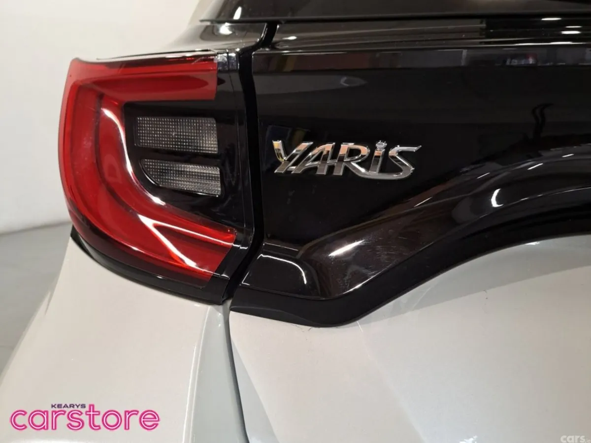 Toyota Yaris Hatchback, Petrol Hybrid, 2021, White