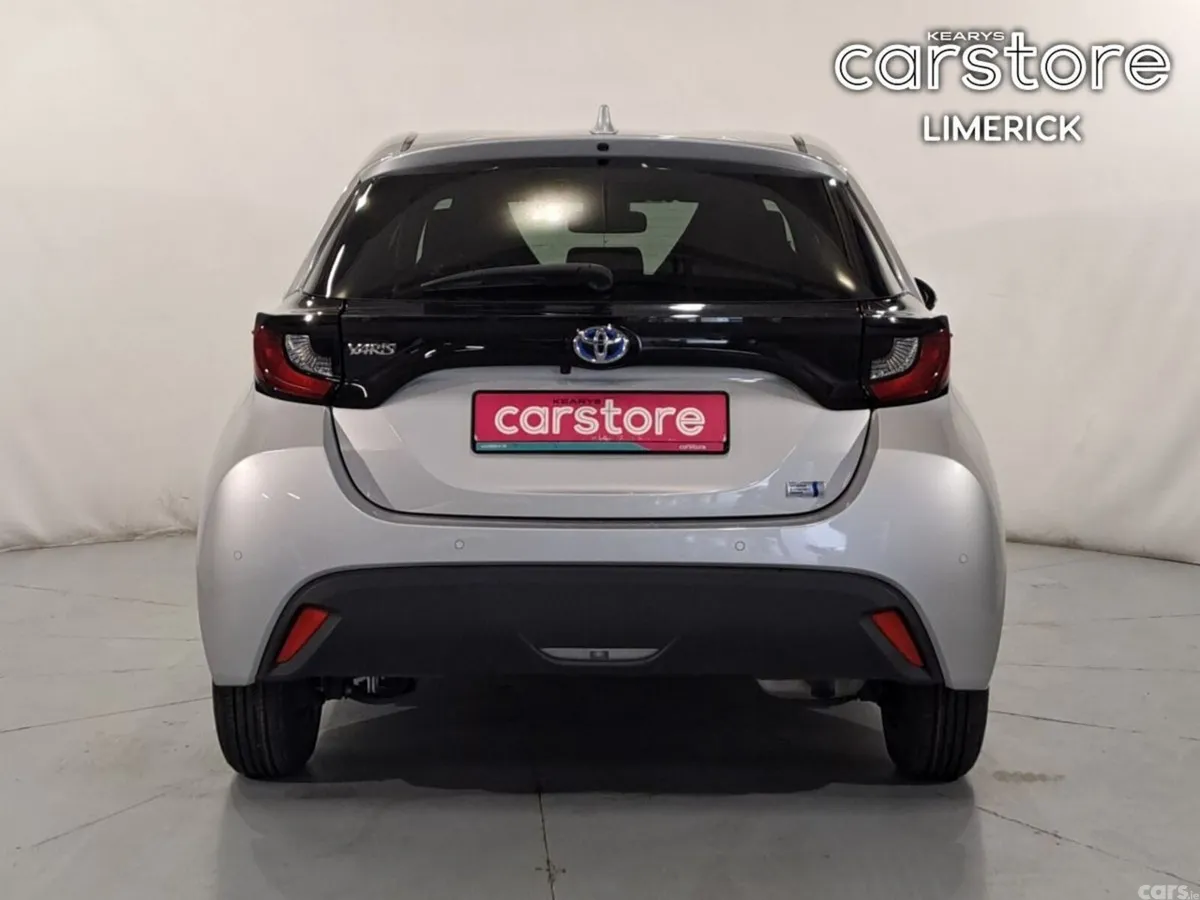 Toyota Yaris Hatchback, Petrol Hybrid, 2022, Silver