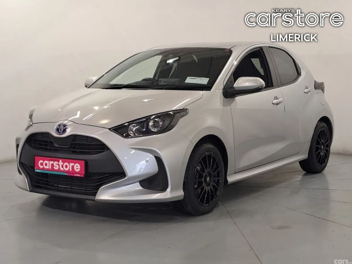 Toyota Yaris Hatchback, Petrol Hybrid, 2022, Silver