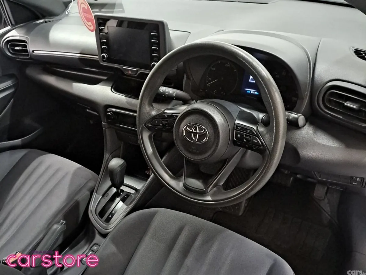 Toyota Yaris Hatchback, Petrol Hybrid, 2022, Silver