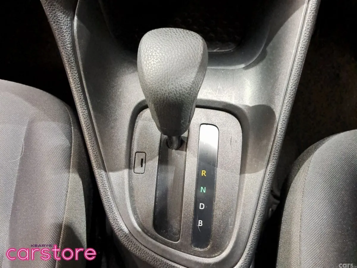Toyota Yaris Hatchback, Petrol Hybrid, 2022, Silver