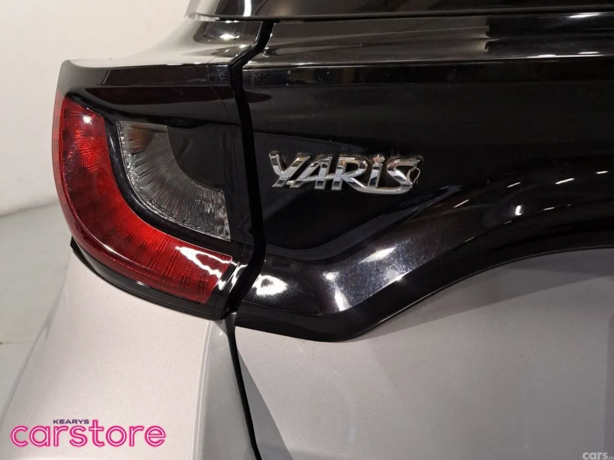 Toyota Yaris Hatchback, Petrol Hybrid, 2022, Silver