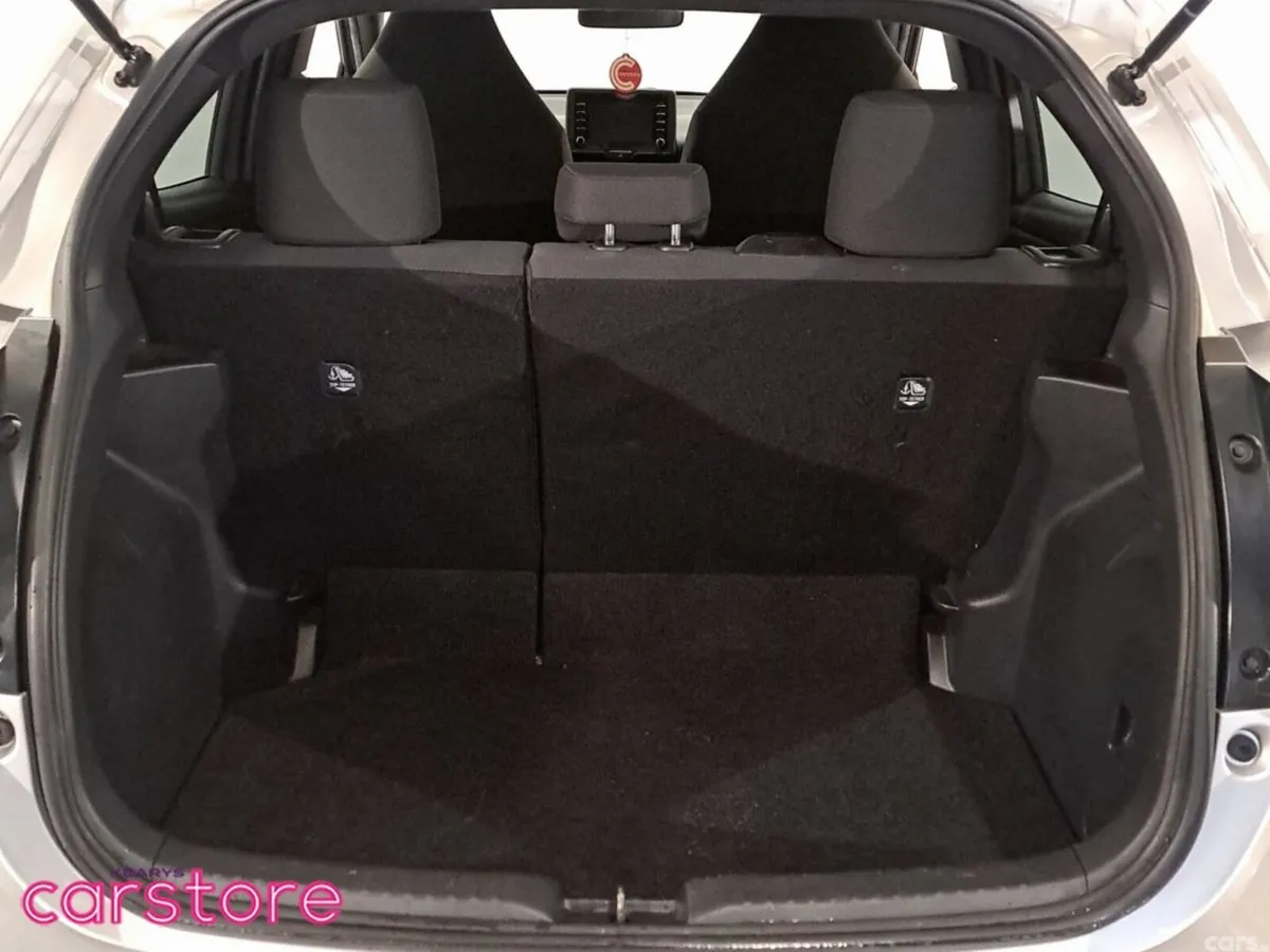 Toyota Yaris Hatchback, Petrol Hybrid, 2022, Silver