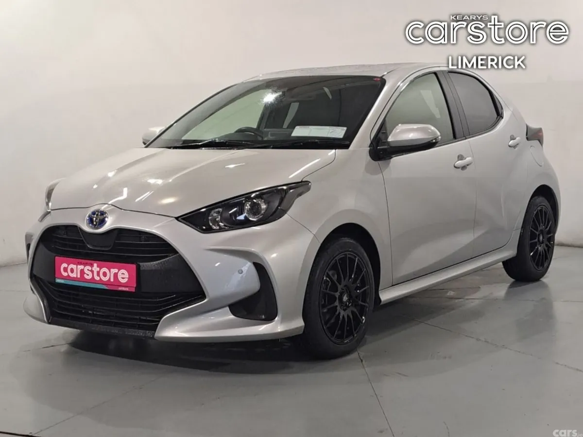 Toyota Yaris Hatchback, Petrol Hybrid, 2022, Silver