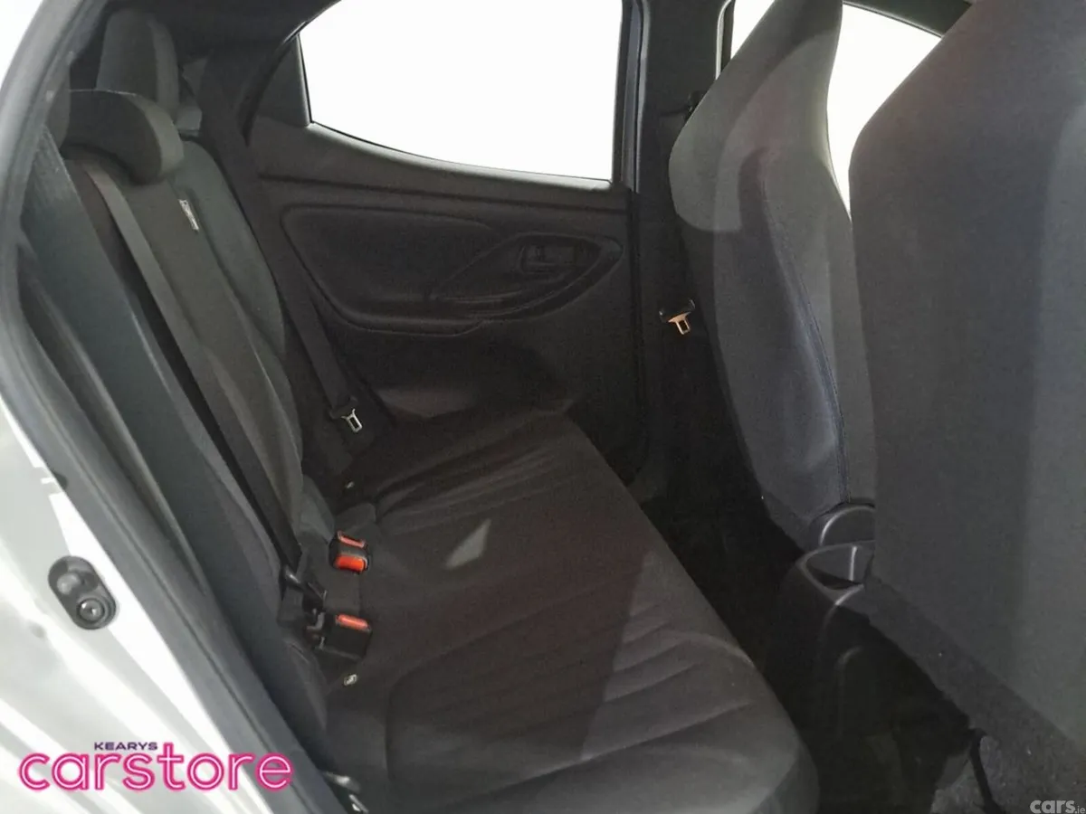 Toyota Yaris Hatchback, Petrol Hybrid, 2022, Silver