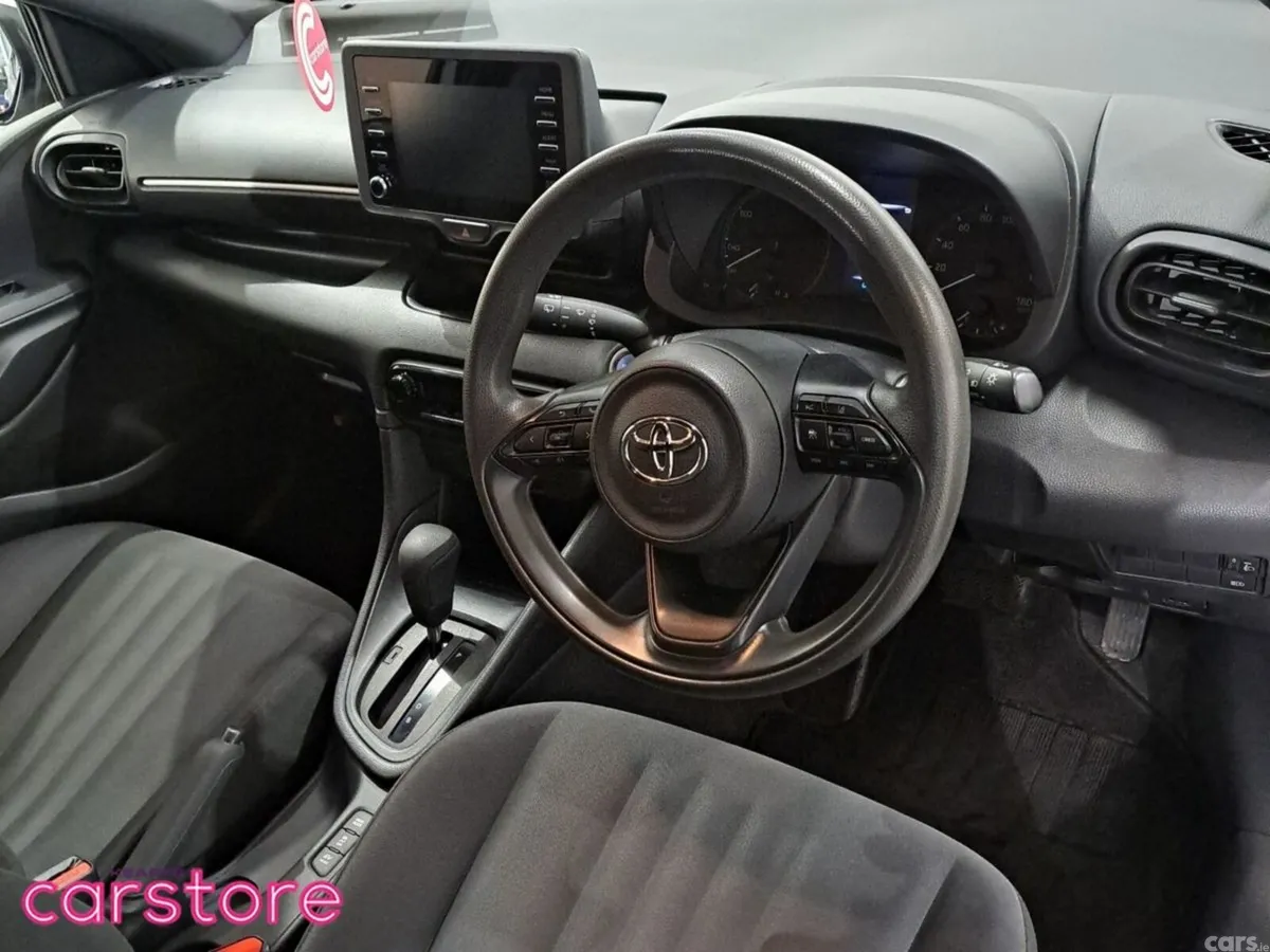 Toyota Yaris Hatchback, Petrol Hybrid, 2022, Silver