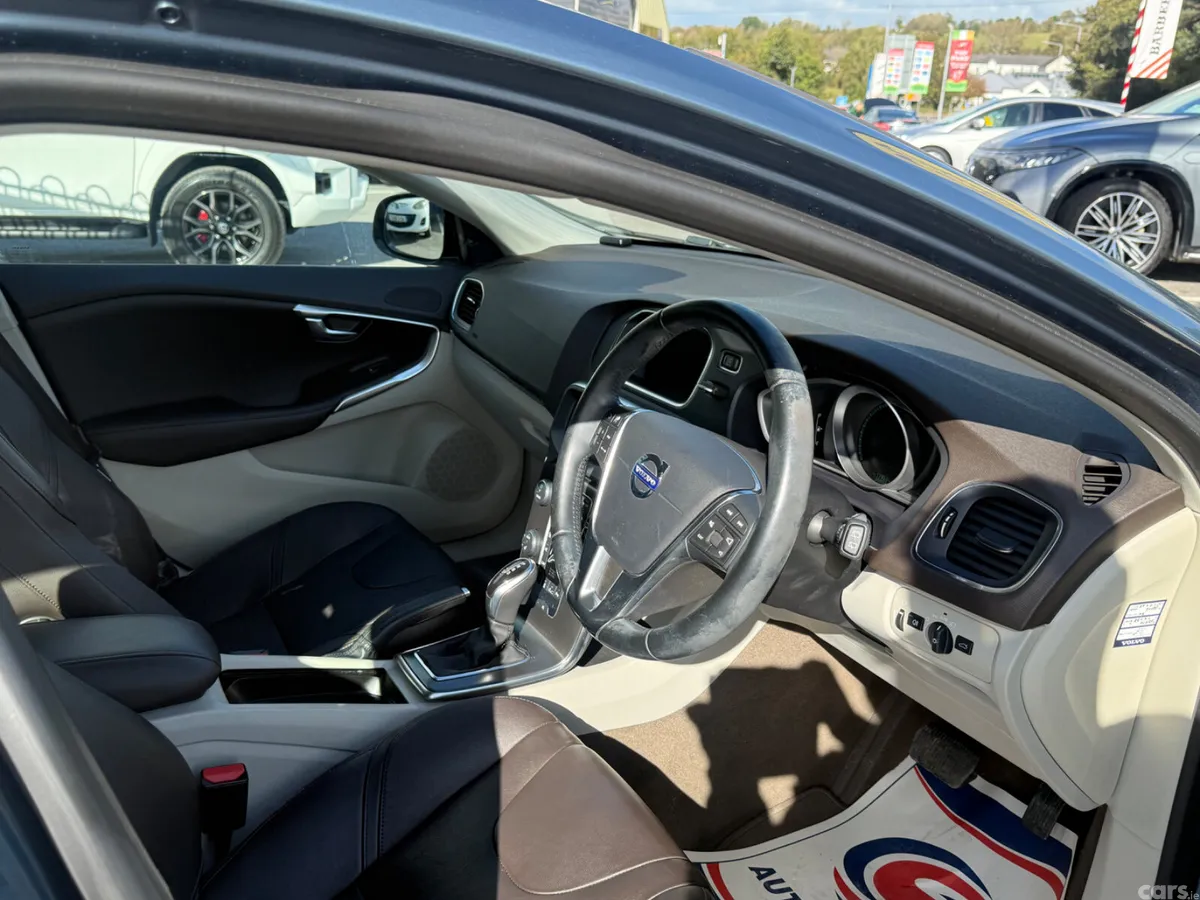 Volvo V40 Hatchback, Petrol, 2014, Blue